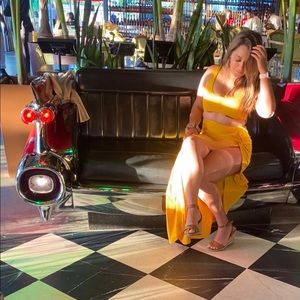 SOLD ‼️ Two piece gold set